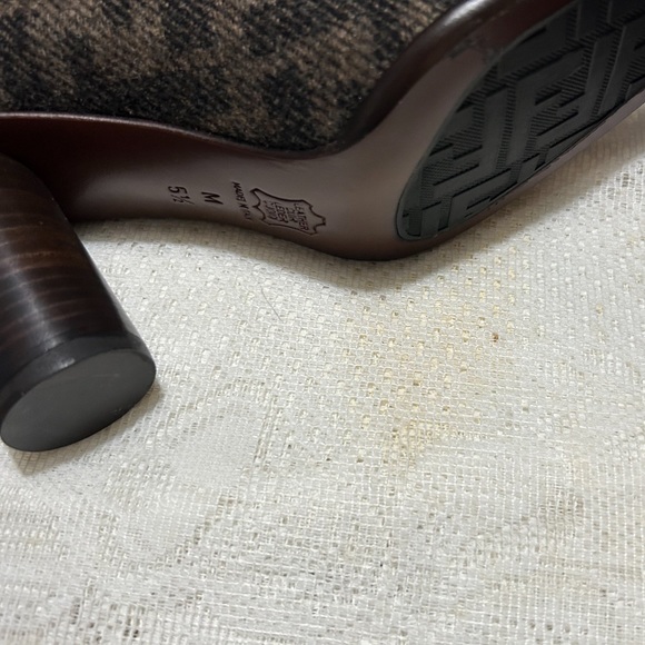 Vintage AUTHENTIC Fendi Hand Embroidered RARE Heels 5.5 Brand New Box